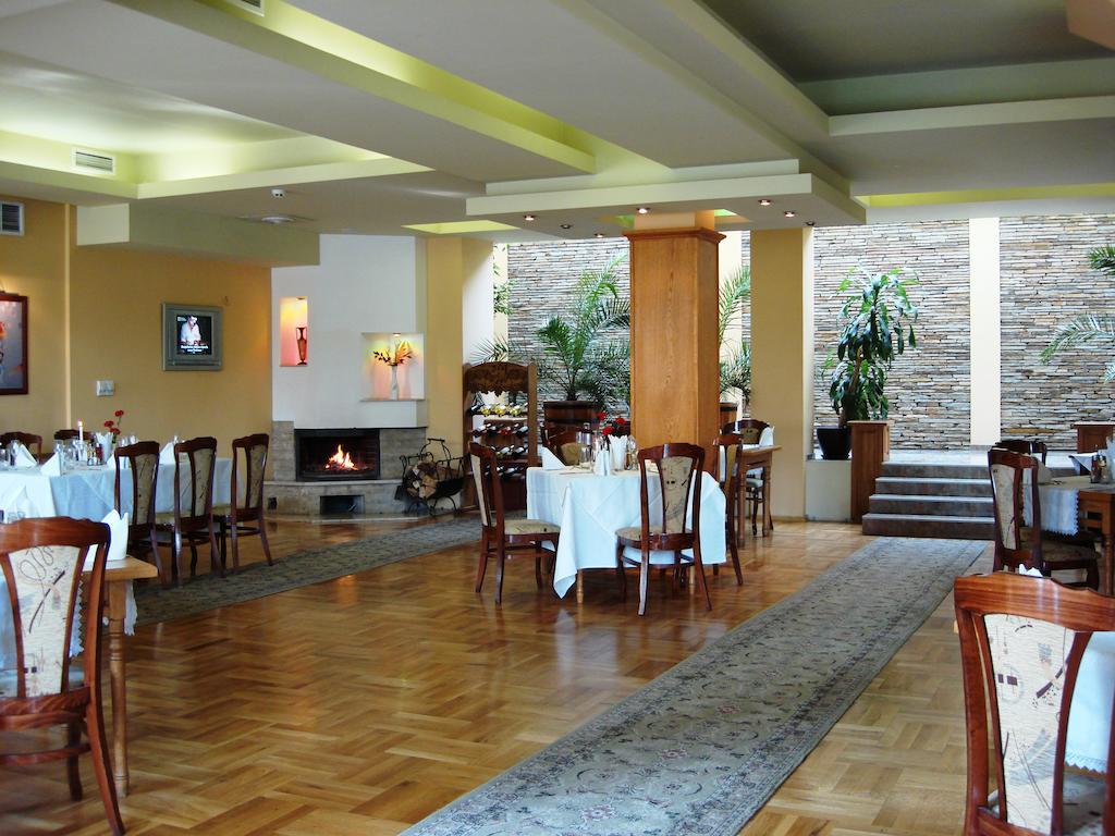 National Palace Wine &
